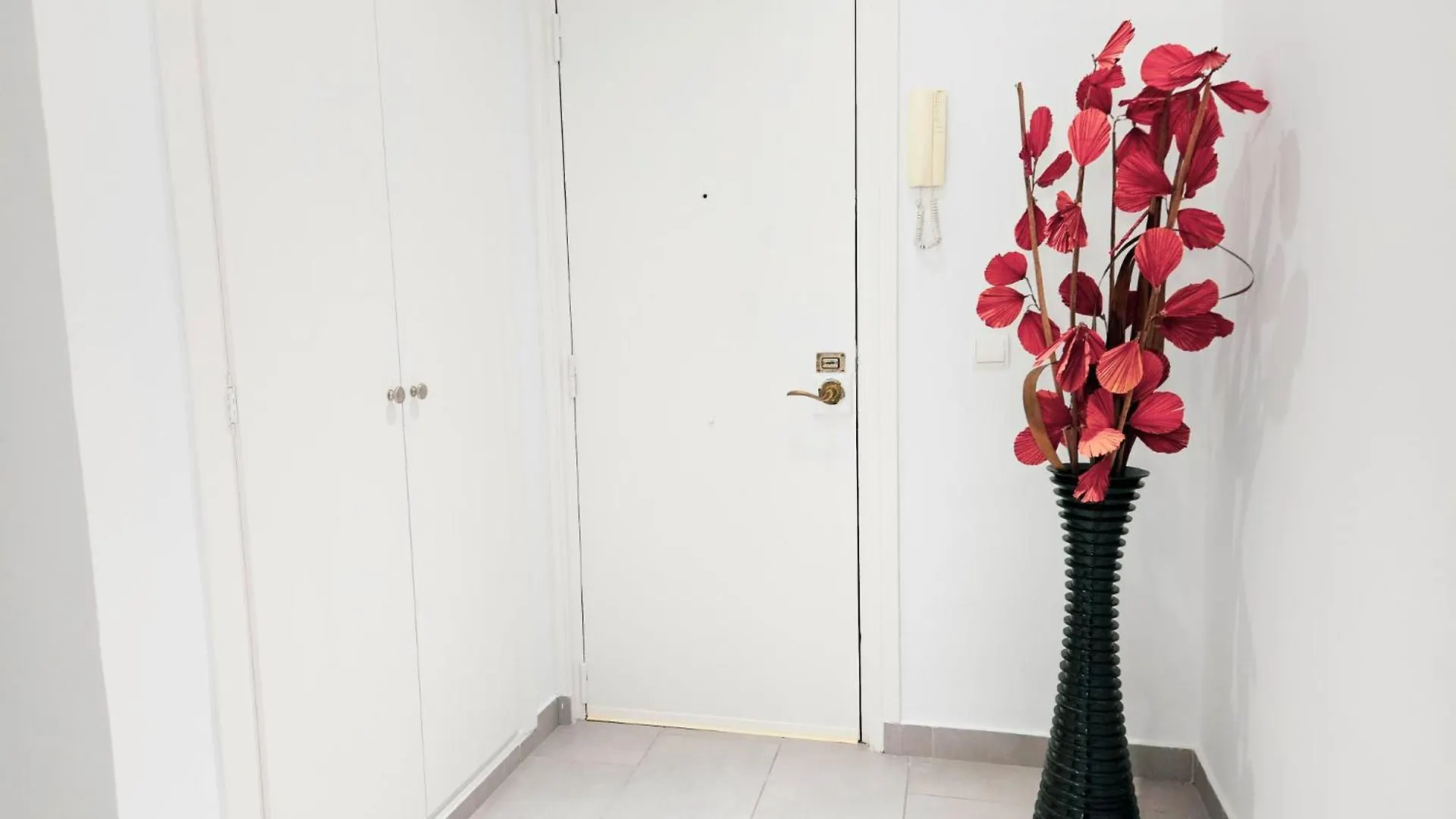 Charming Apartment Steps From Marbellas Downtown Pass The Keys  ماربيا